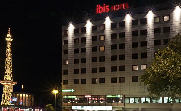 Klassenfahrt Berlin Hotel Ibis Messe Aussenansicht